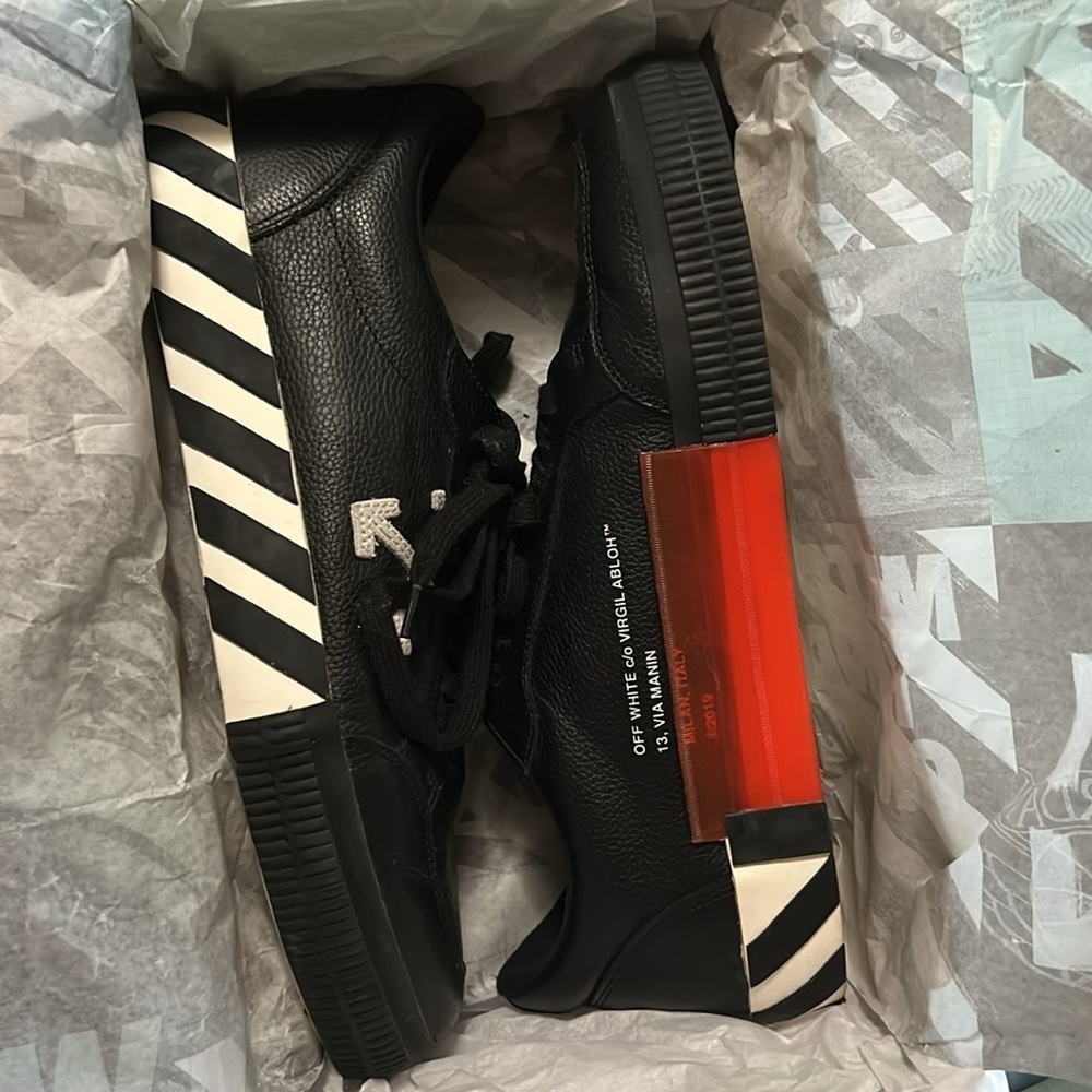 OFF White Virgil Abloh Low Vulcanized Black Sneakers. Nearly new. Size 45.